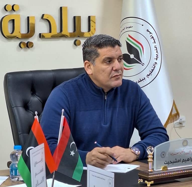 “اجتماع مراقب التعليم مع مديري المكاتب الخدمية لمتابعة سير العملية التعليمية”