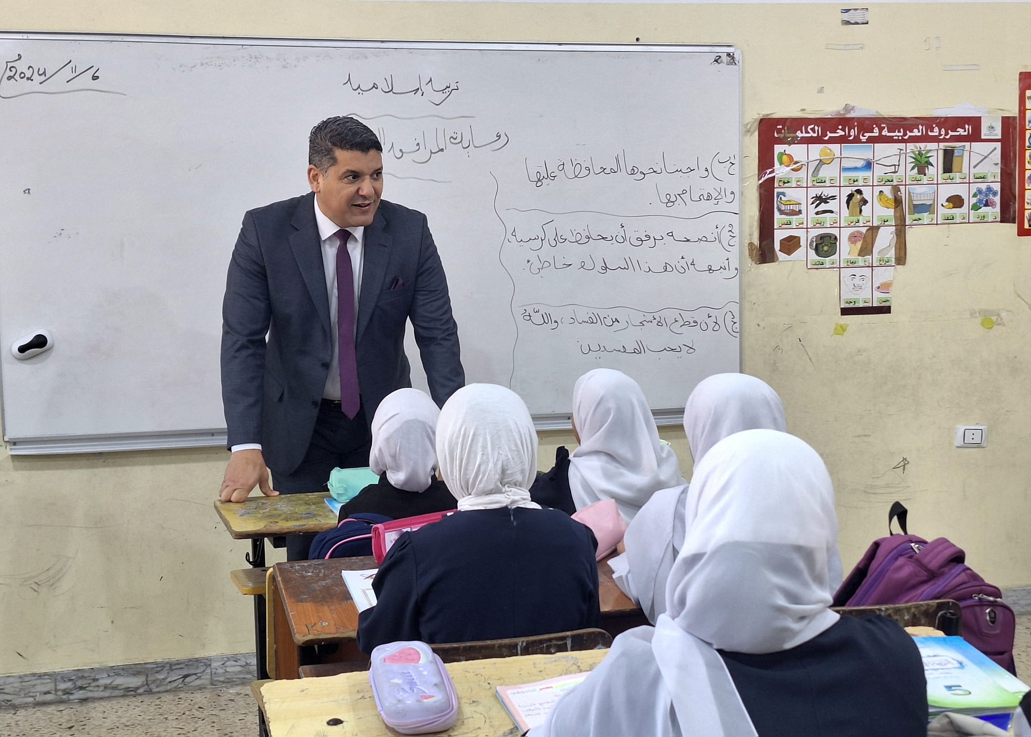 “زيارة تفقدية لمراقب التربية والتعليم ببلدية مصراتة إلى مدرسة شهداء رأس التوتة للتعليم الأساسي”