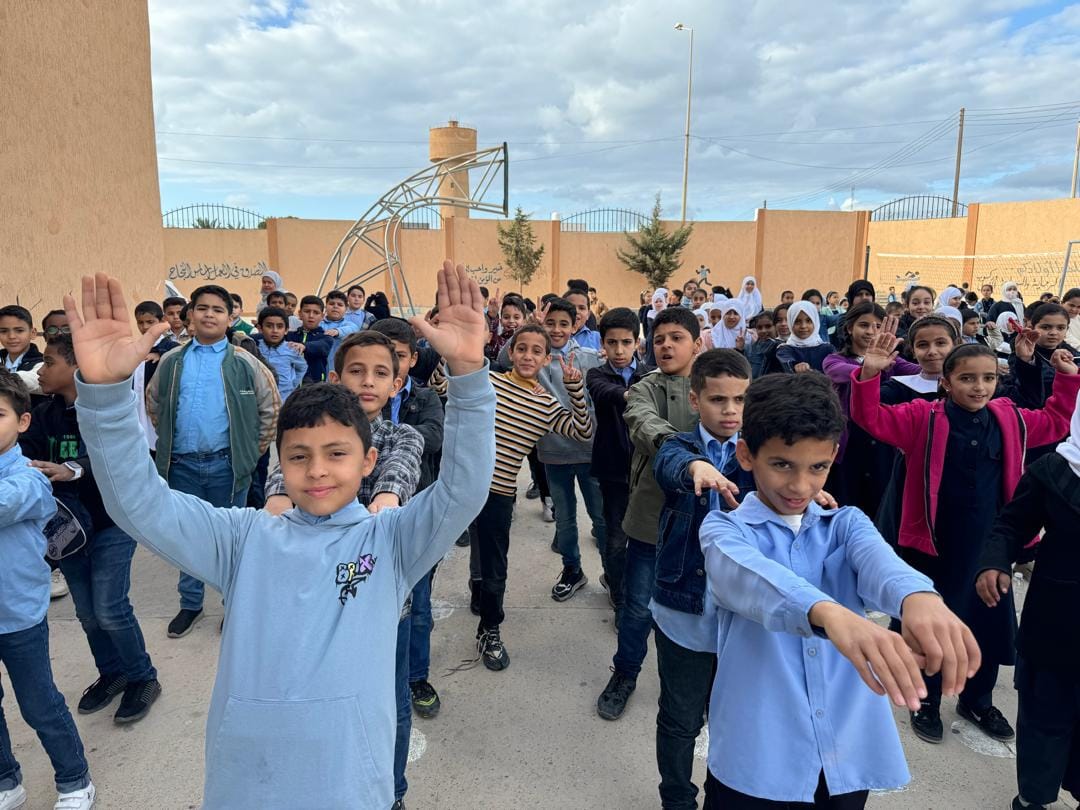 “مراقب التربية والتعليم ببلدية مصراتة يزور مدرسة البنيان المرصوص للتعليم الأساسي في الفترة المسائية”