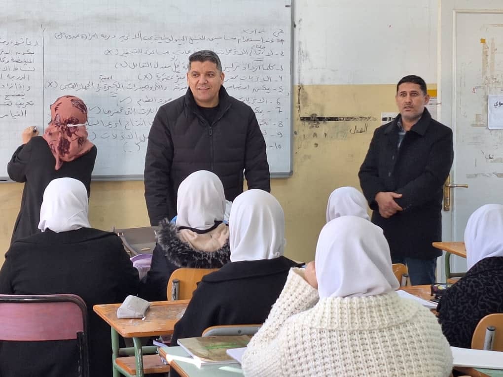 “زيارة تفقدية لمراقب التربية والتعليم إلى ثانوية الخالدات للبنات”