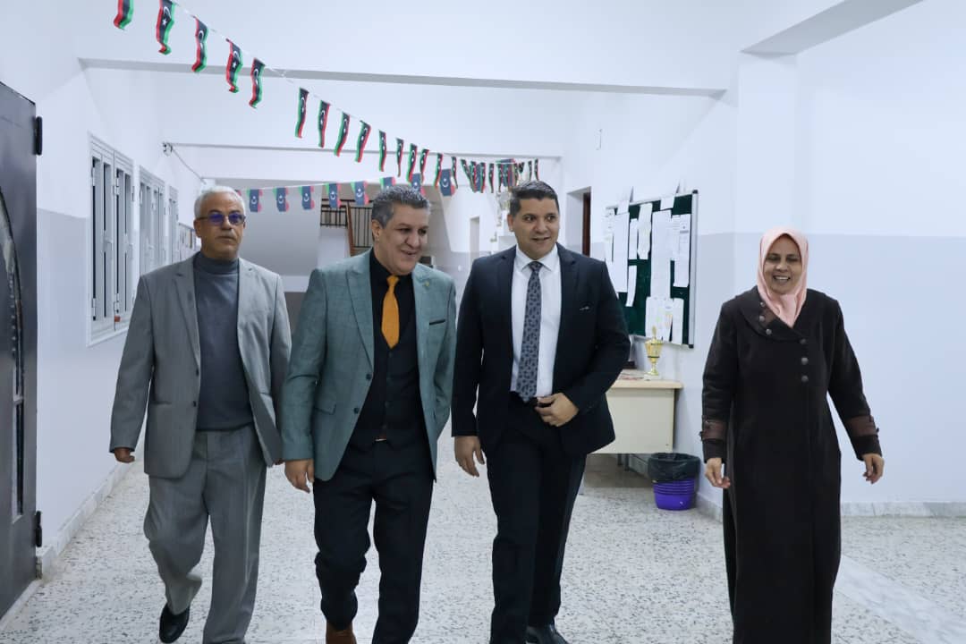“وزير التربية والتعليم يزور مدرسة “أسماء بنت أبي بكر” للتعليم الأساسي بنات”