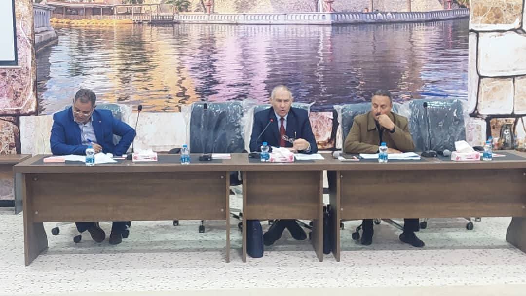 “مدير مكتب تعليم ذات الرمال “أ. خالد زرموح” بمديري المدارس ورياض الأطفال التابعة للمكتب وعددها “28” مؤسسة تعليمية”