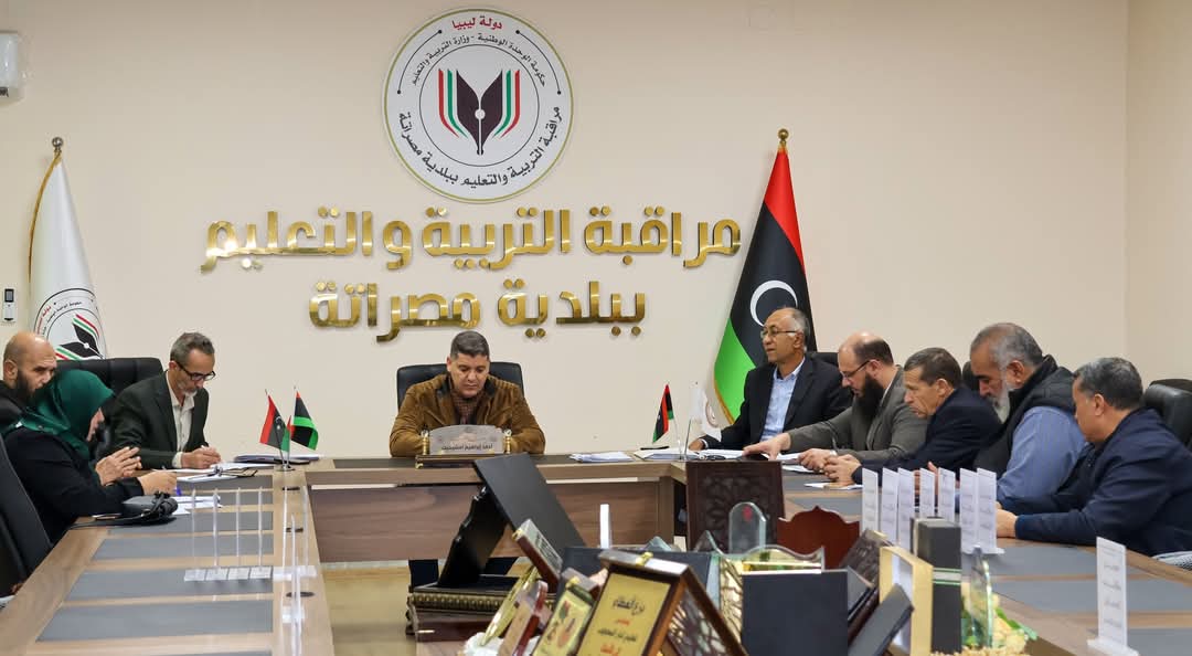 “اجتماع لمتابعة التقارير الواردة من مكاتب الخدمات التعليمية وتقييم سير العملية التعليمية”