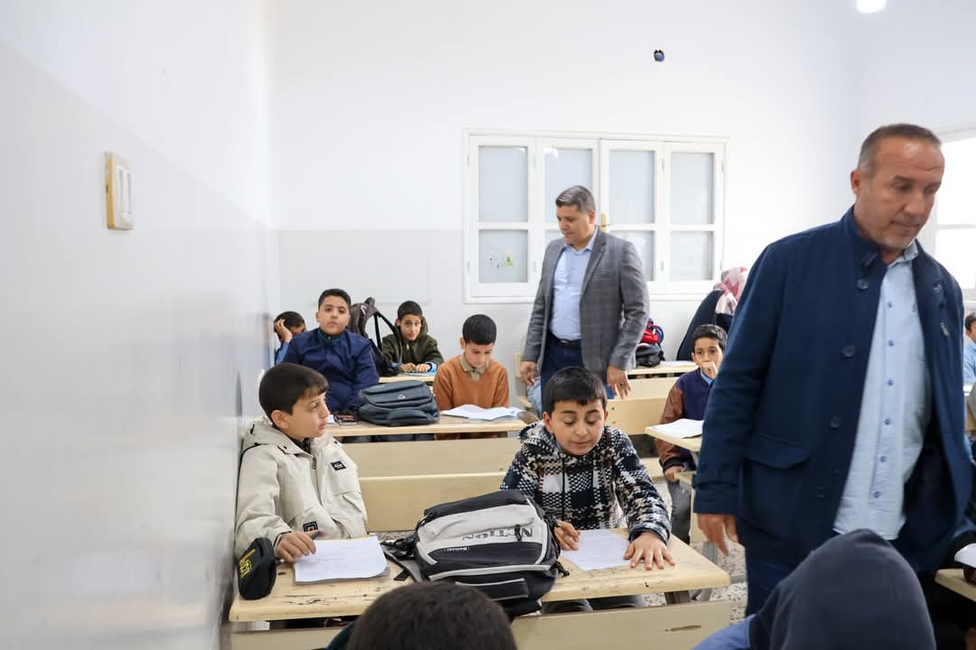 “زيارة تفقدية لمراقب التربية والتعليم ببلدية مصراتة إلى مدرسة شهداء رأس الطوبة للتعليم الأساسي”