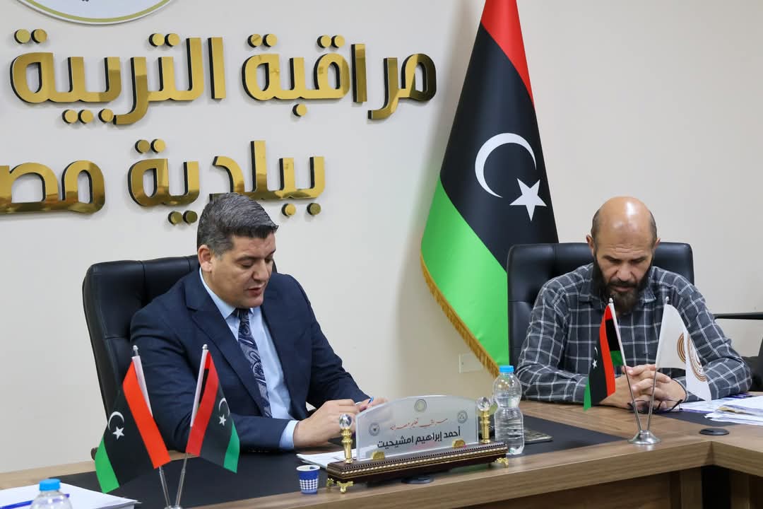 “مراقب التربية والتعليم ببلدية مصراتة يحضر جانبًا من اجتماع مدير مكتب التعليم الأساسي برؤساء وحدات التعليم الأساسي”