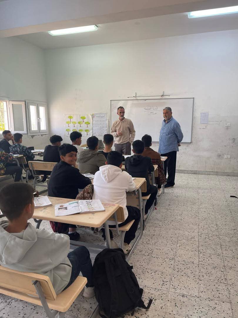 “مدير مكتب التعليم الأساسي بالمراقبة يتابع سير الدراسة والامتحانات بالبلدية”
